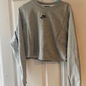Nike crop loose fit